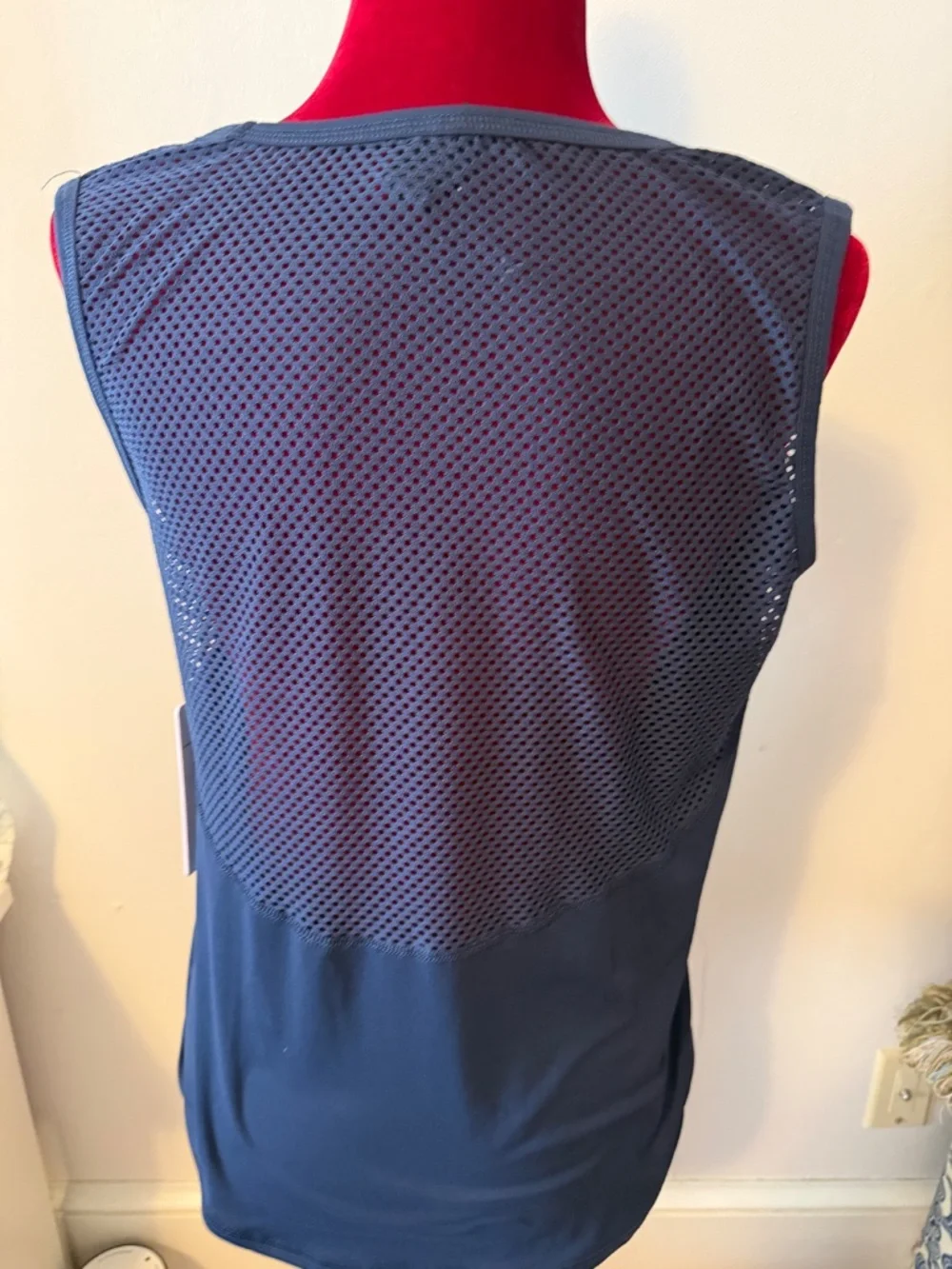 Yogalicious Wms Sleeveless Athletic Top Size Med NWT - Picture 3 of 6